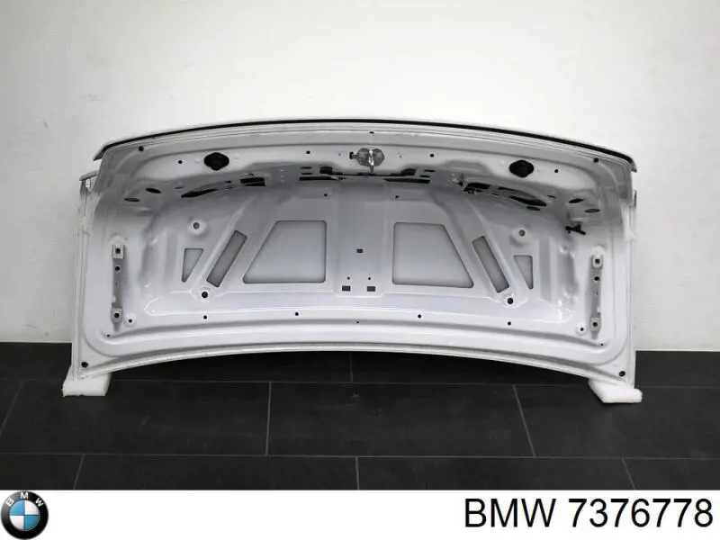 7376778 BMW Молдинг кришки багажника