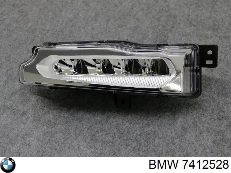 7412528 BMW Права протитуманні фари