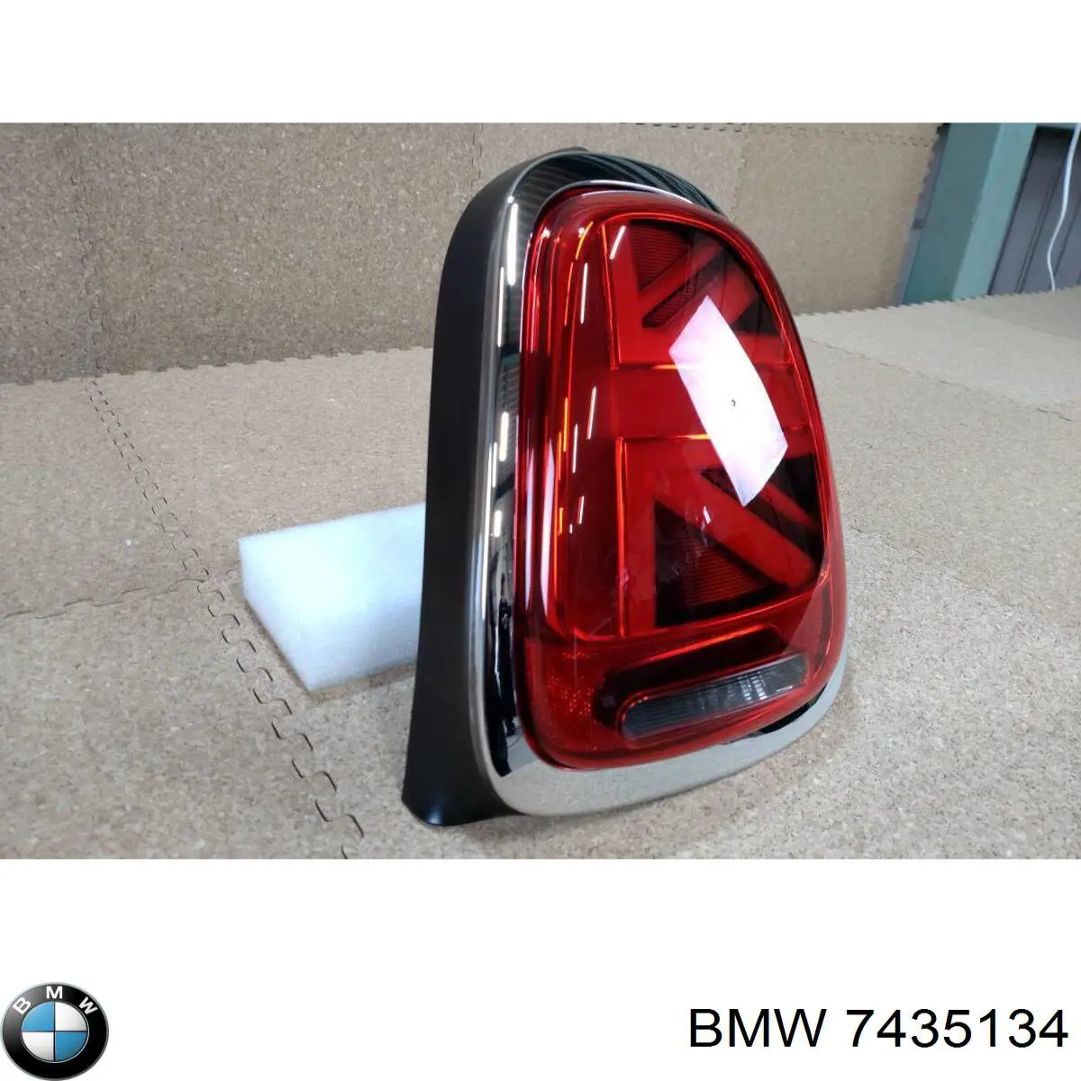 7435134 BMW Ліхтар задній правий