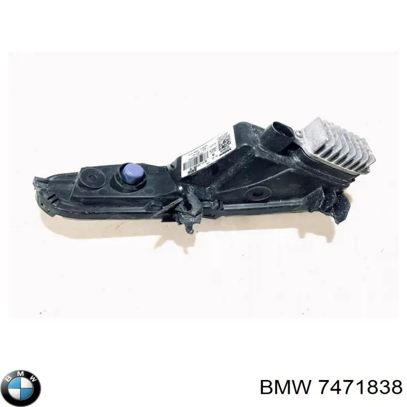 7471838 BMW Поворотник правий