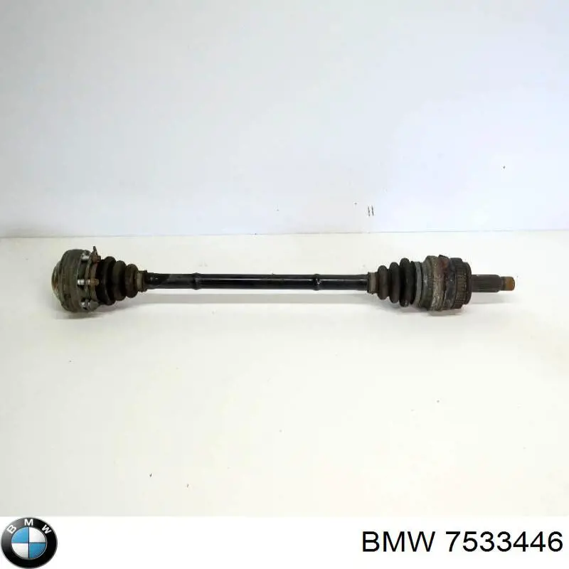 7533446 BMW Піввісь задня, права