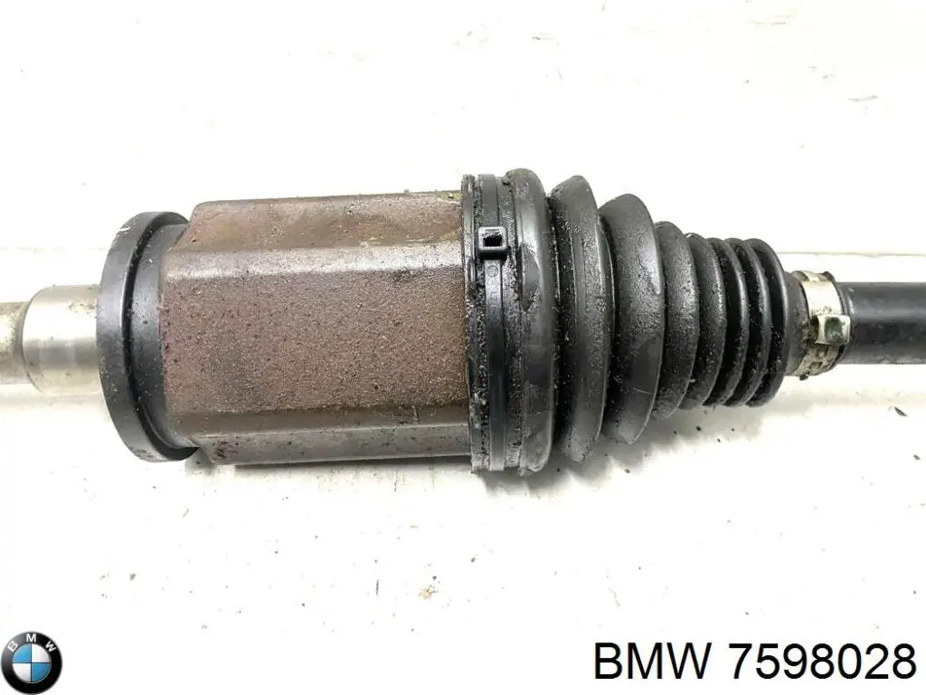 Купити Піввісь права BMW X3  F25
