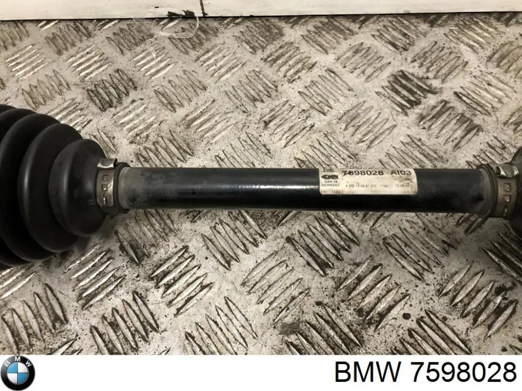 Піввісь передня, права BMW 7598028 ціна, від 97.02 USD
