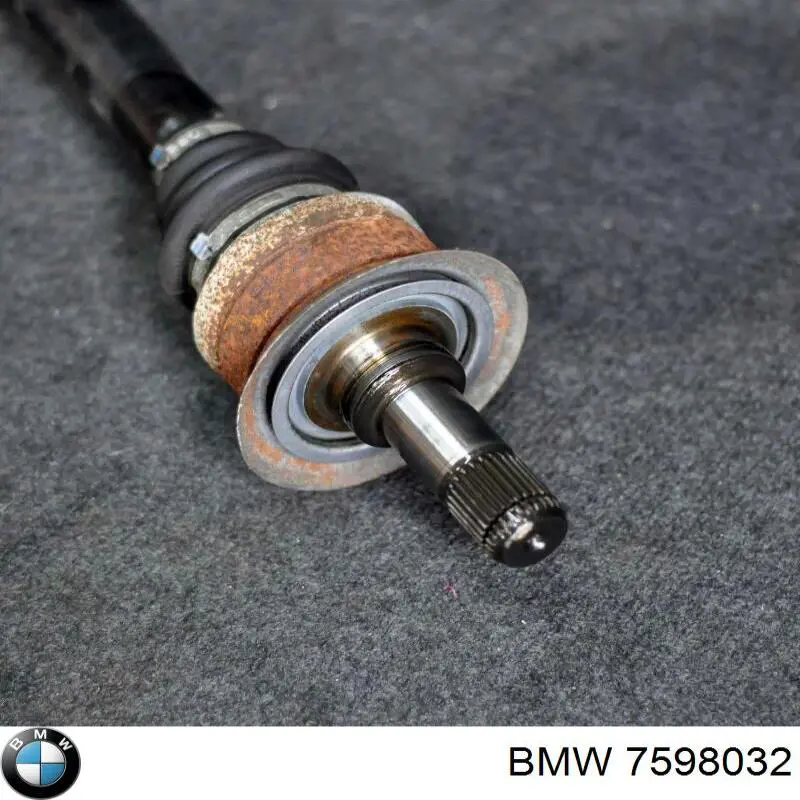 7598032 BMW Піввісь задня, права