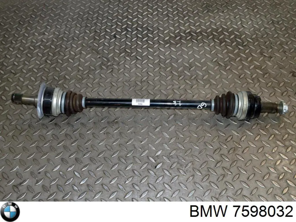 Піввісь задня, права BMW 7598032 ціна, від 33.75 USD