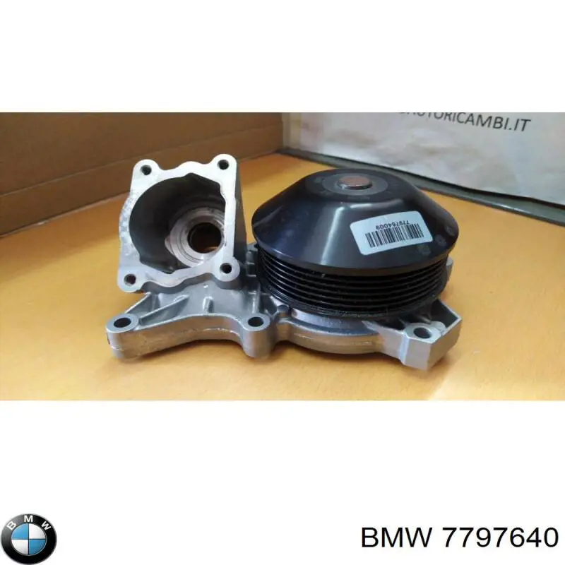 Купити 7797640 BMW Насос охолоджуючої рідини