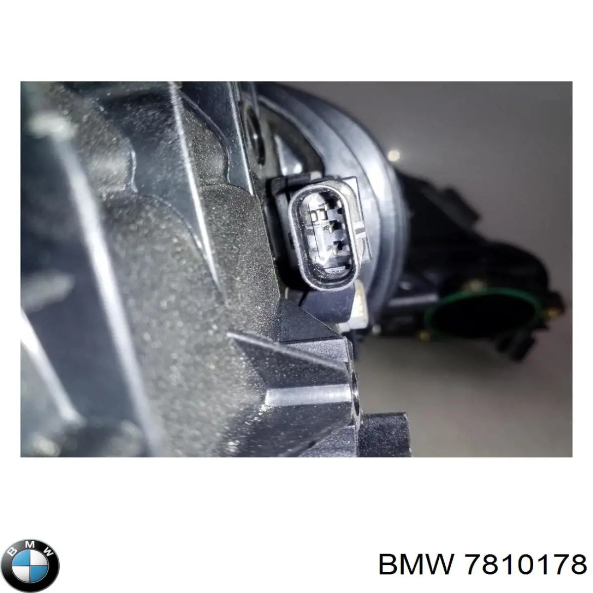 7810178 BMW Колектор впускний
