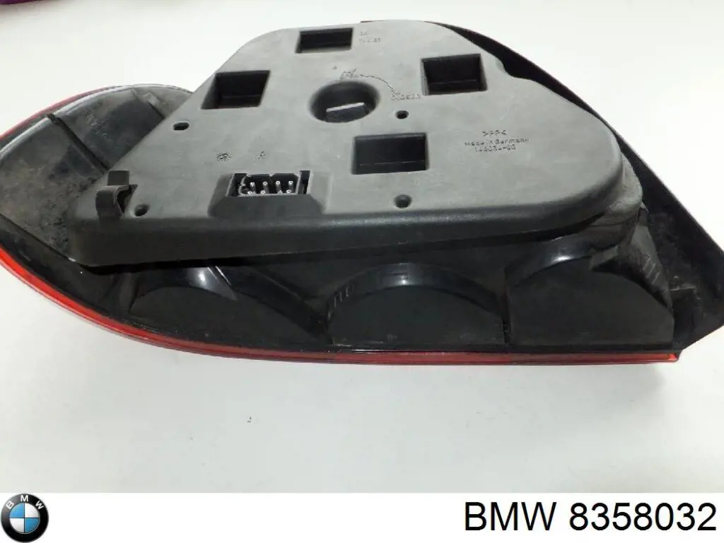 Купити 8358032 BMW Задня права фара