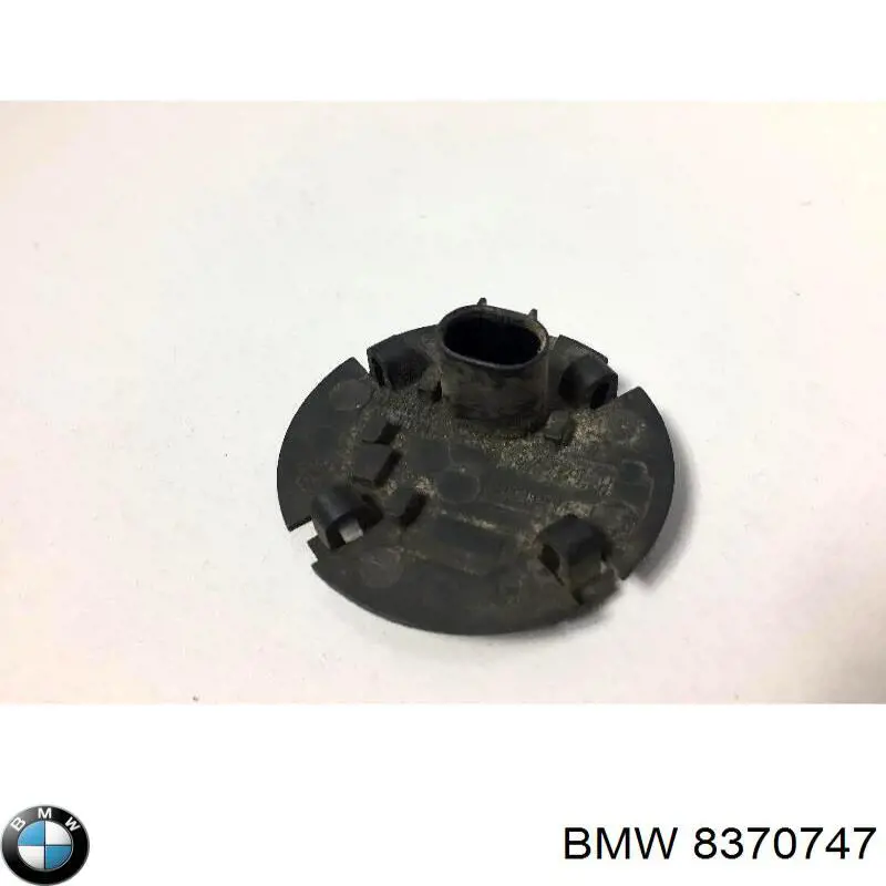  8370747 BMW