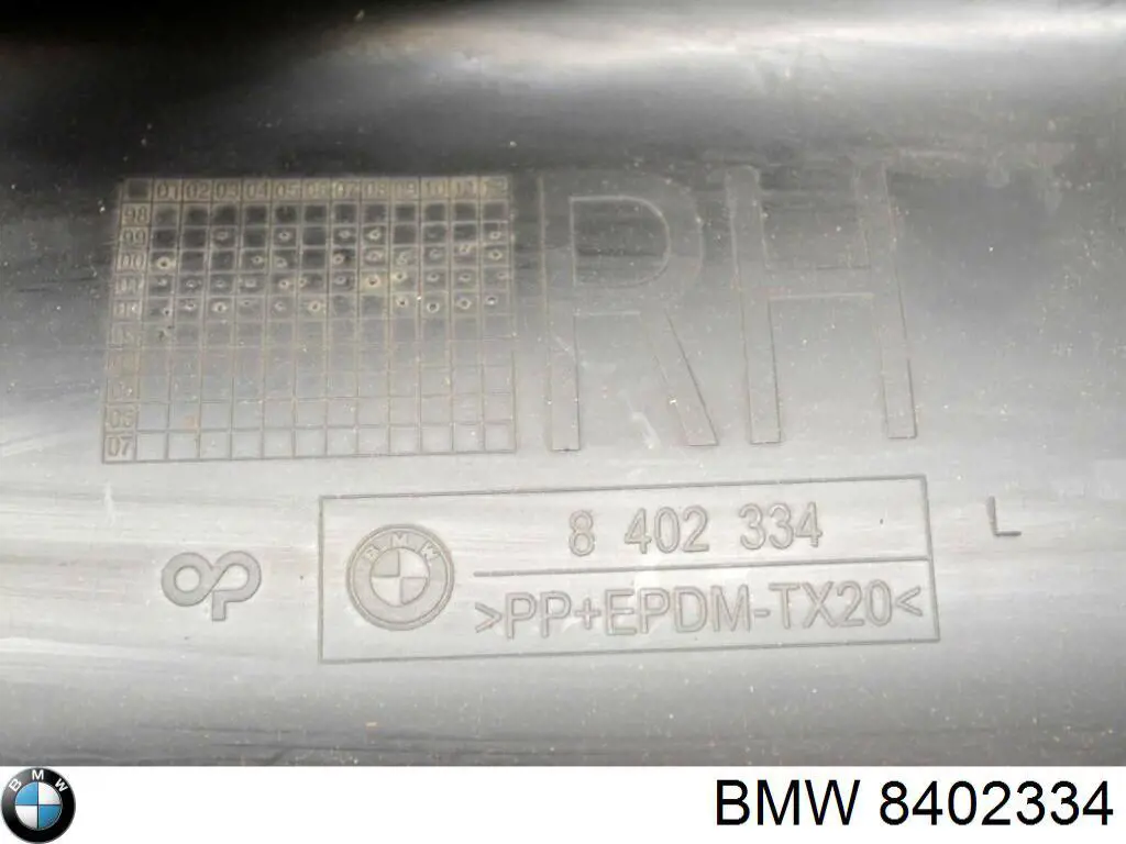 8402334 BMW Молдинг арки крила переднього, правий