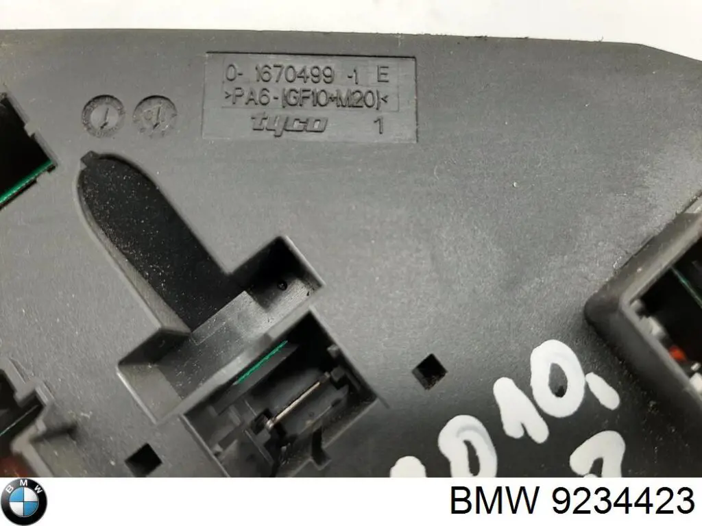 Блок запобіжників задній, салонний BMW 9234423
