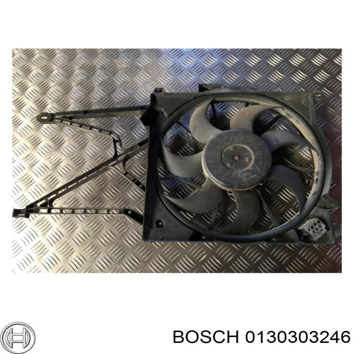 Купити 0130303246 Bosch Дифузор радіатора охолодження, в зборі з двигуном і крильчаткою