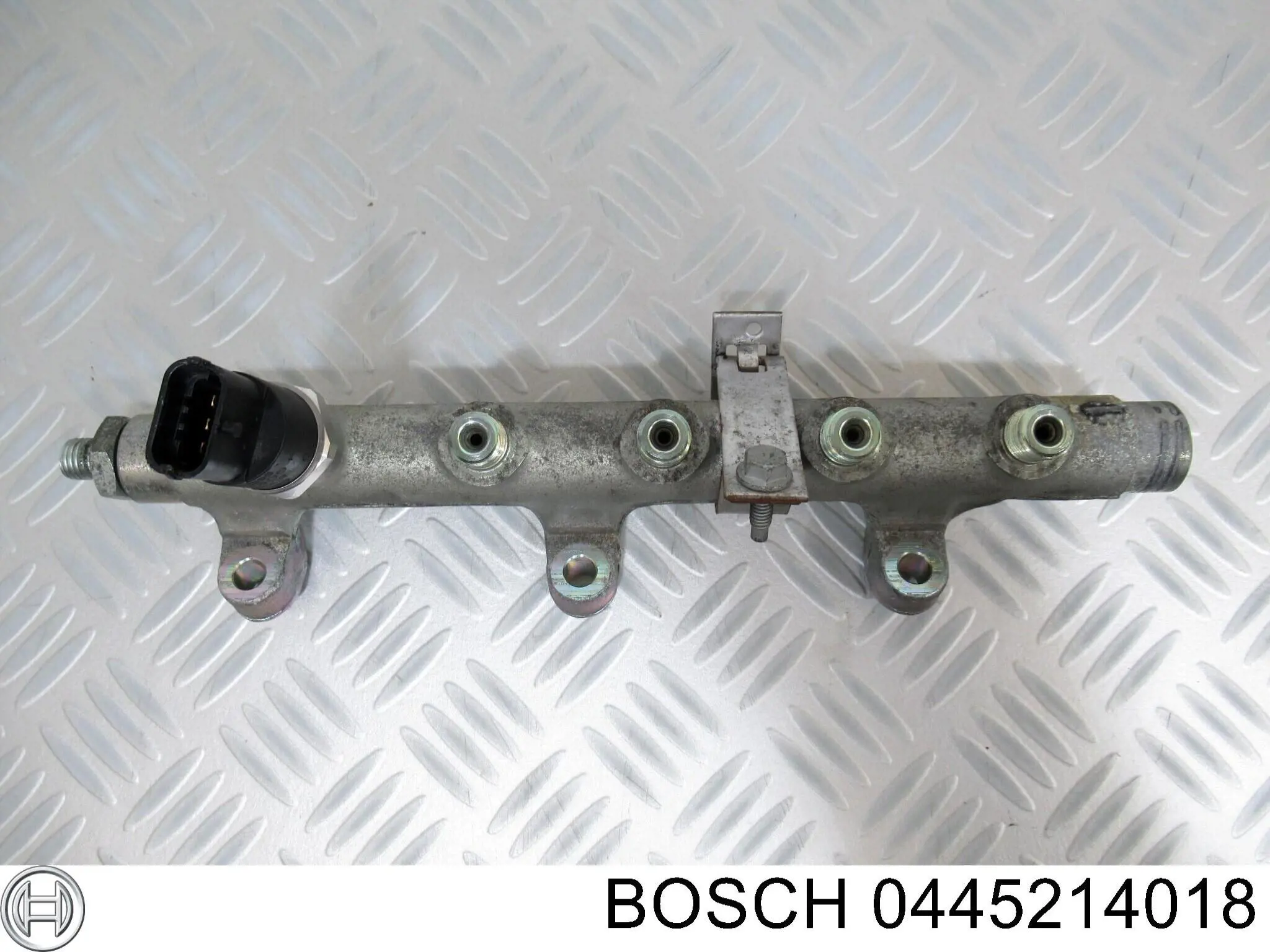 Рампа форсунок системи упорскування палива Renault (RVI) 8200010077 ціна, від 18.46 USD