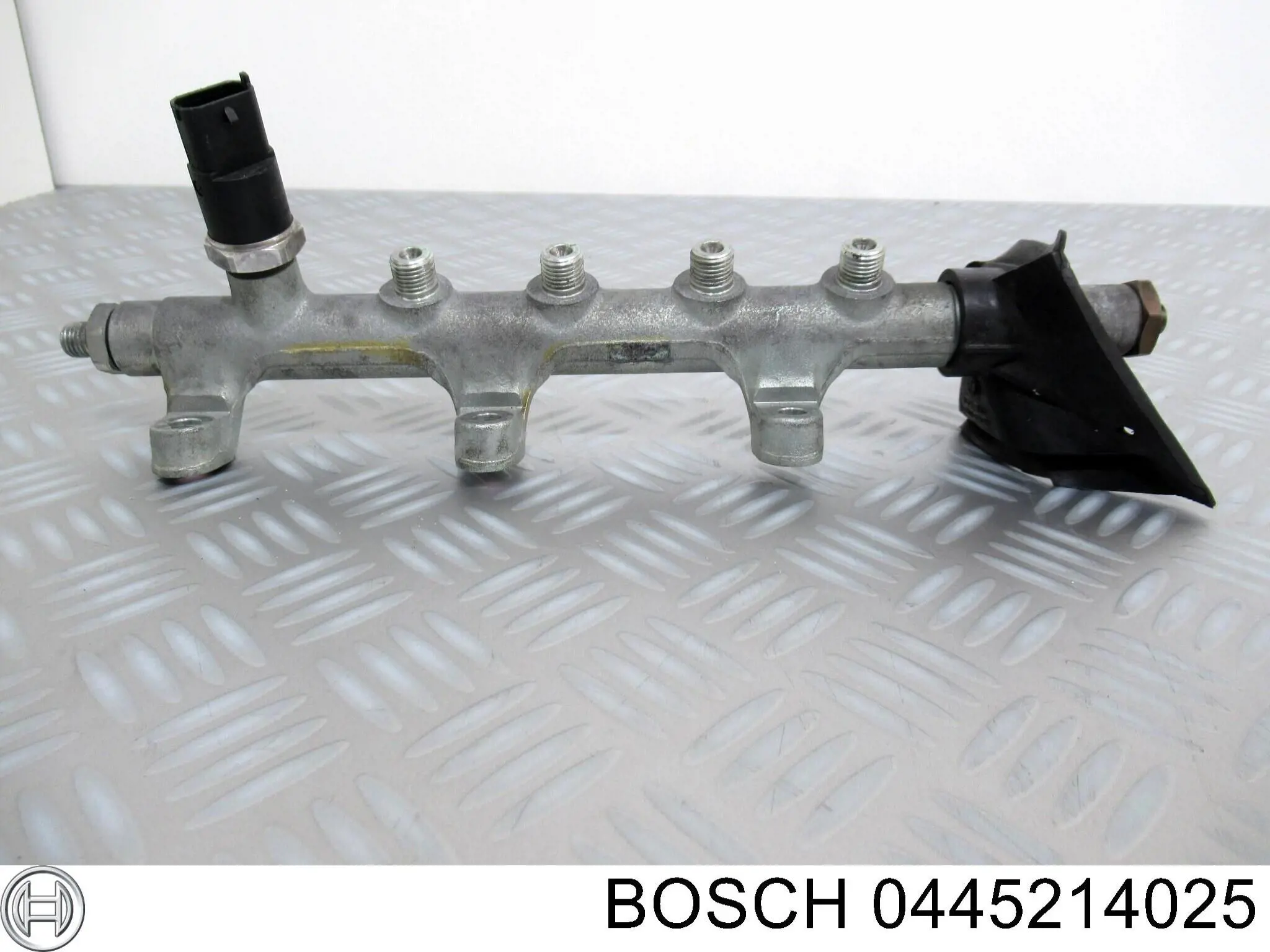 Купити 0445214025 Renault (RVI) Розподільник палива