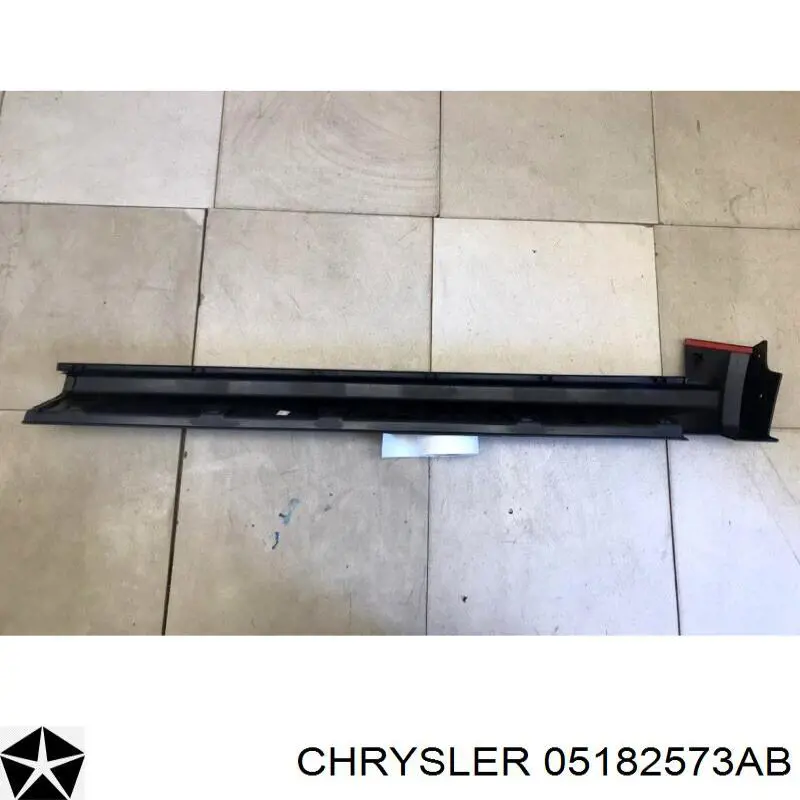 Накладка зовнішня (молдинг) порога, передня ліва Chrysler 05182573AB ціна, від 21.18 USD