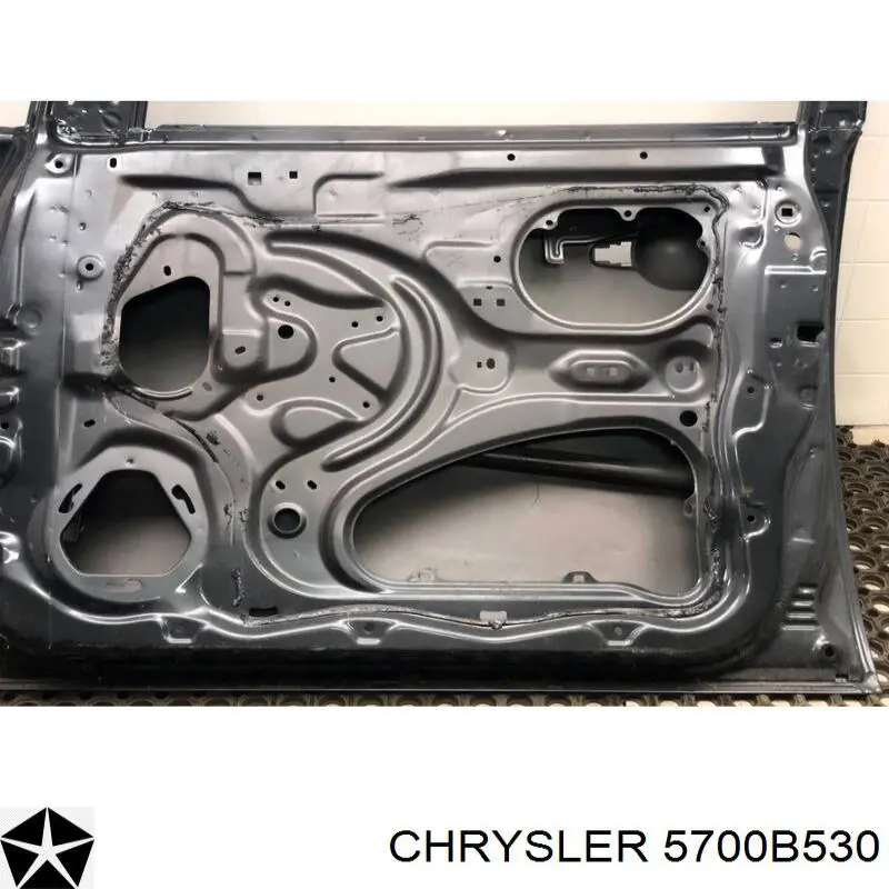 Двері передні, праві Mitsubishi 5700B530 ціна, від 345.30 USD