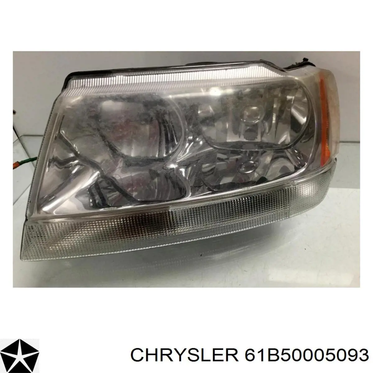 61B50005093 Chrysler Фара правая
