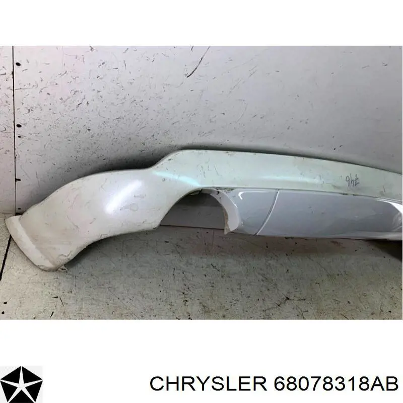 68111470AB Chrysler Накладка бампера заднього