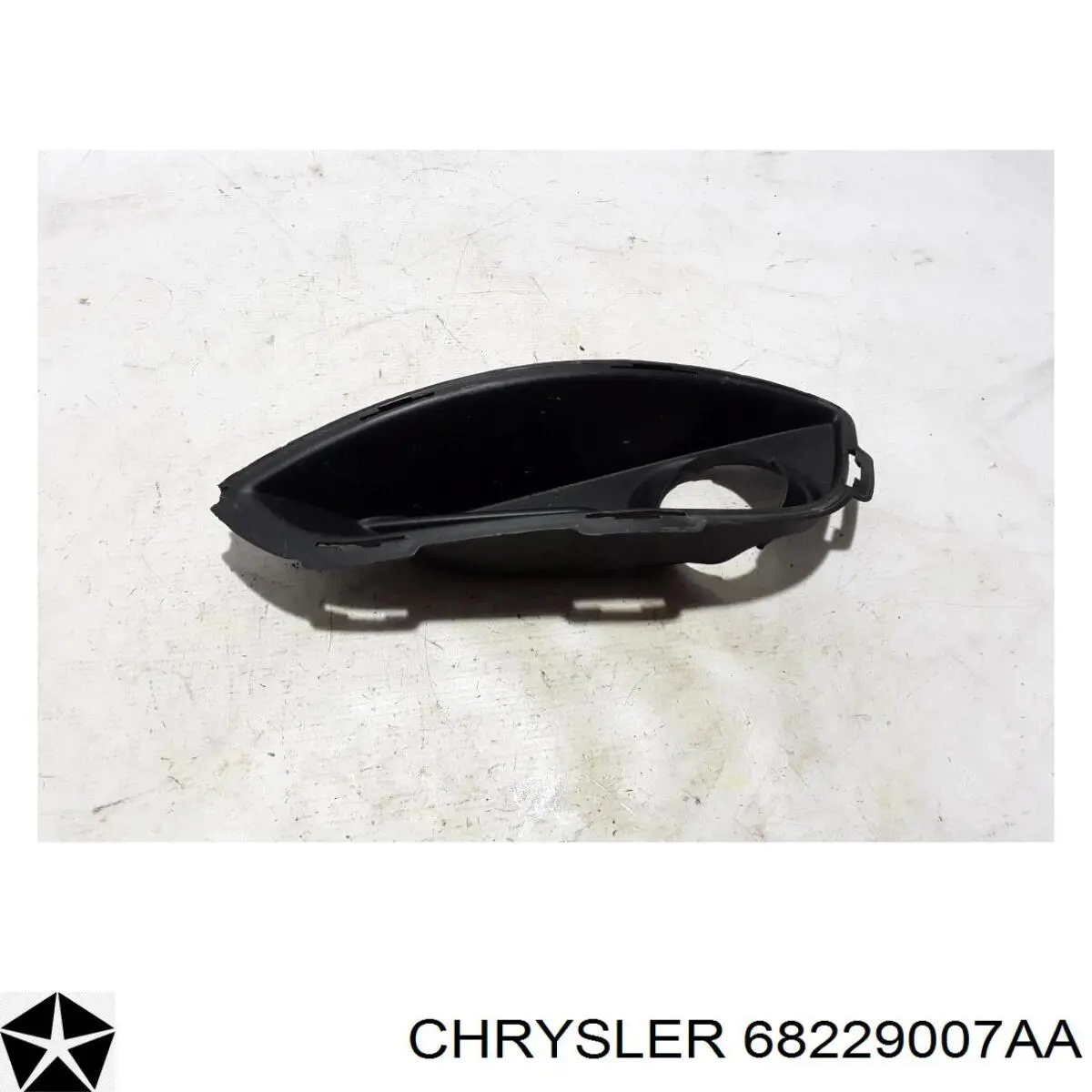 Купити 68229007AA Chrysler Заглушка ПТФ бампера переднього ліва