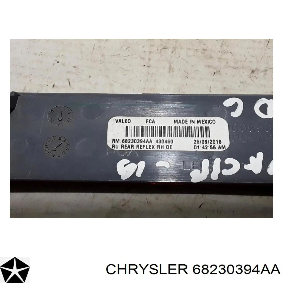 Правий катафот заднього бампера Chrysler 68230394AA ціна, від 25.68 USD