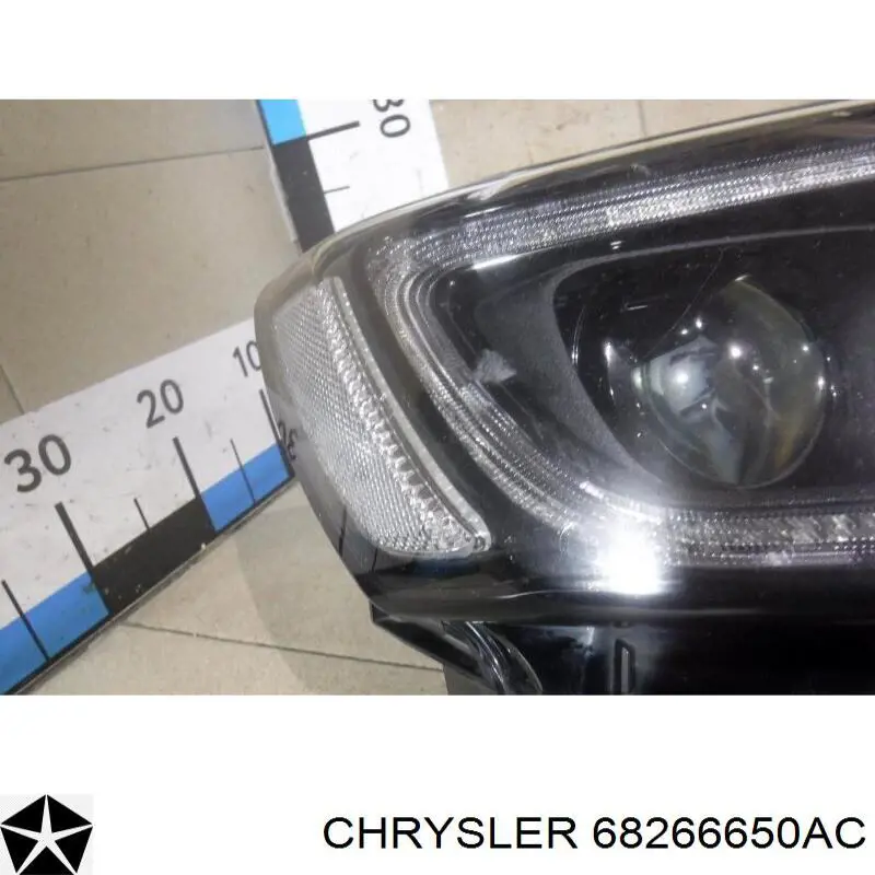 Фара права 68266650AC Chrysler