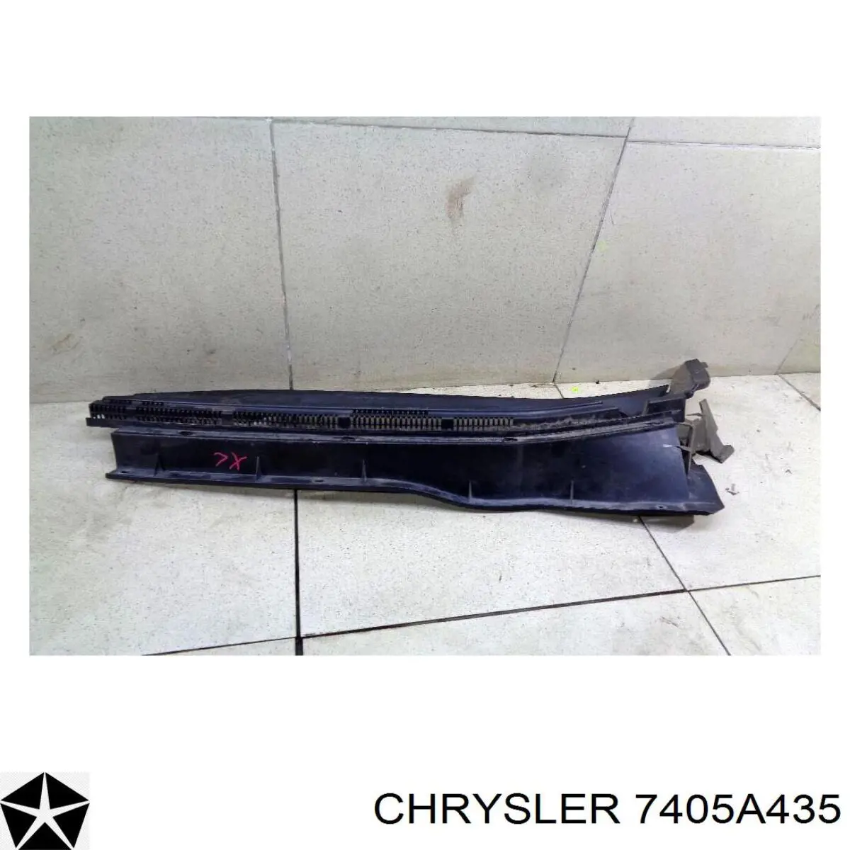 7405A435 Chrysler Водостік лобового скла, жабо