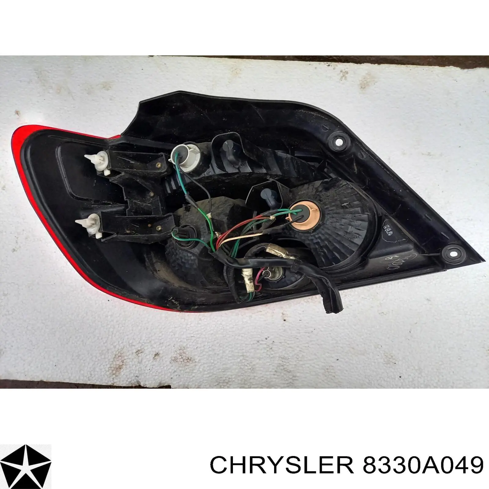 Лівий стоп 8330A049 Chrysler