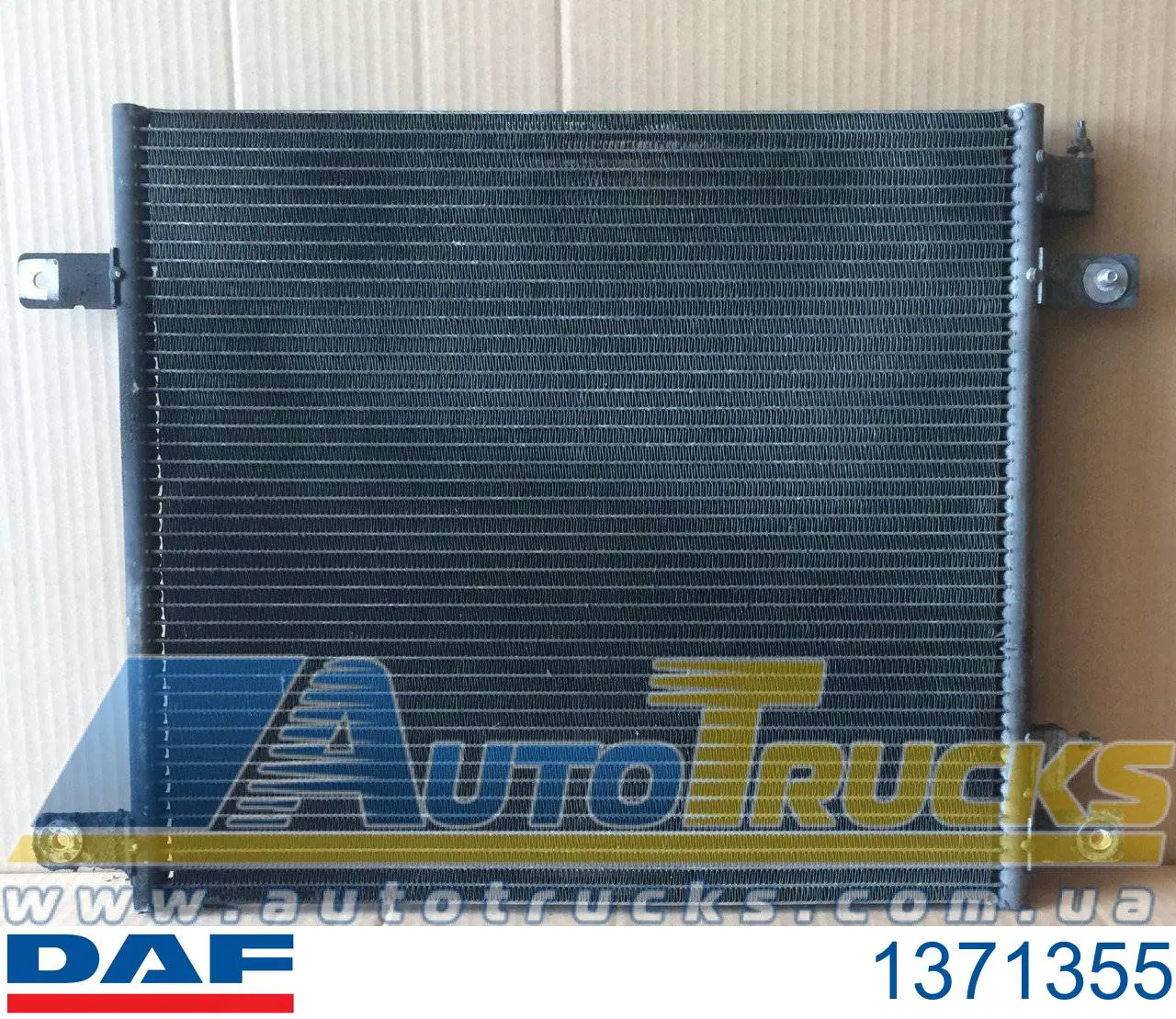 Купити 1371355 DAF Радіатор системи охолодження кондиціонера