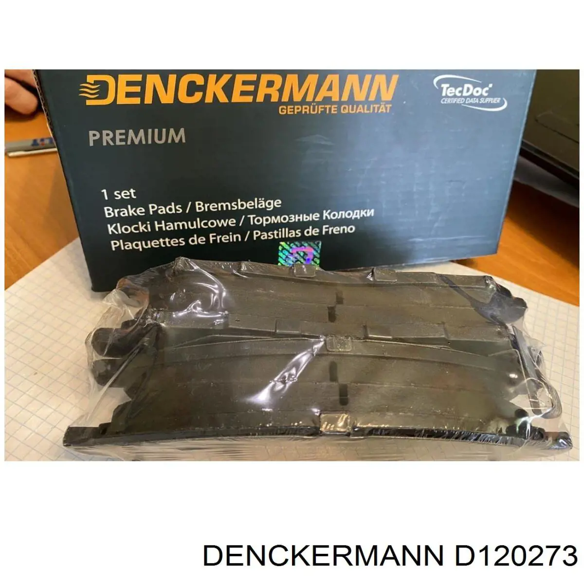 Важіль передньої підвіски верхній, правий D120273 Denckermann