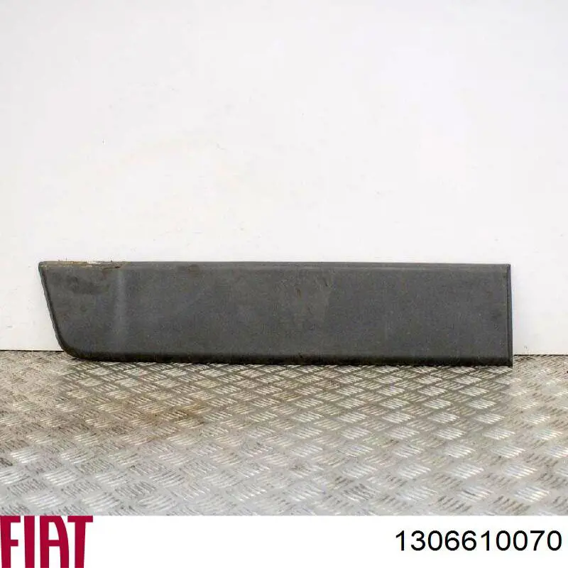 Молдинг заднього правого крила Fiat/Alfa/Lancia 1306610070 ціна, від 19.88 USD