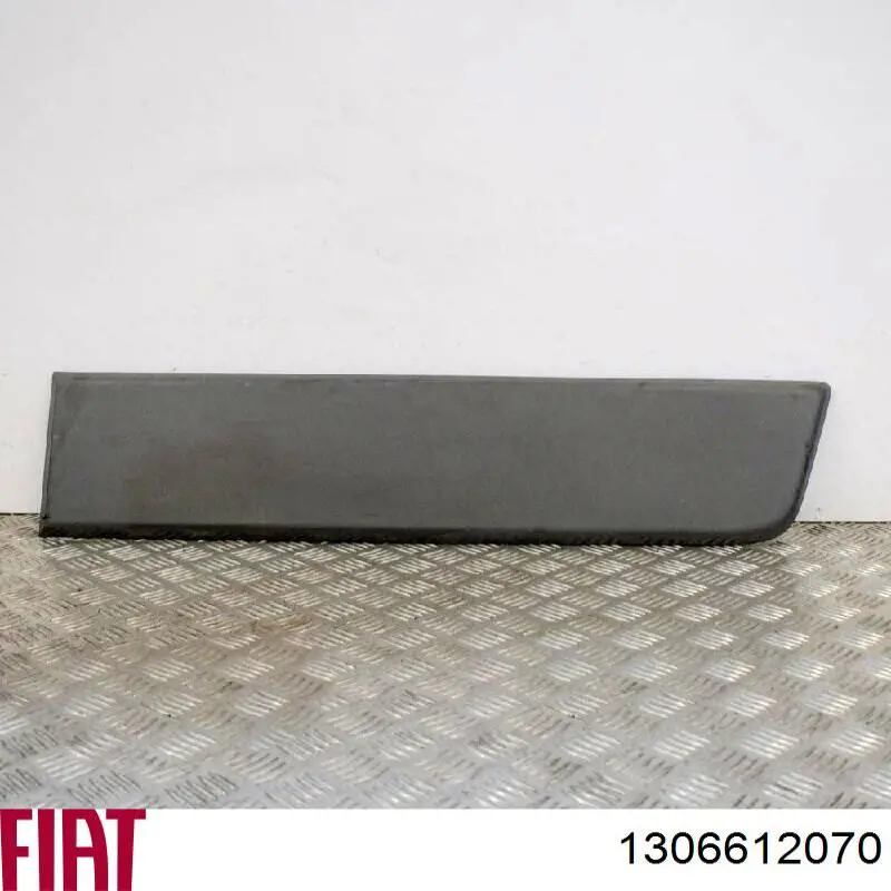 Молдинг заднього лівого крила Fast FT90758 ціна, від 22.82 USD