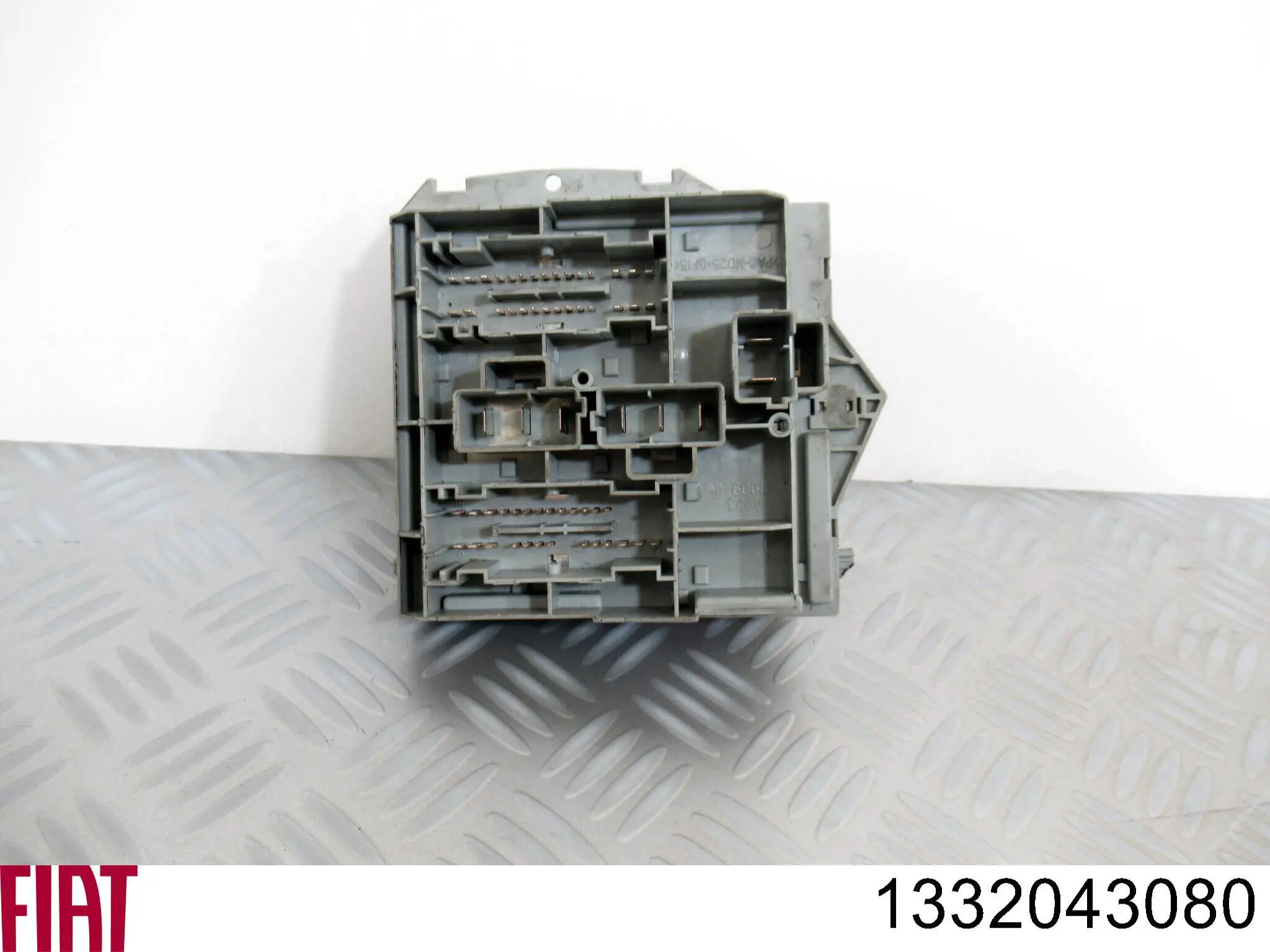Коробка запобіжників Fiat/Alfa/Lancia 1332043080 ціна, від 31.67 USD
