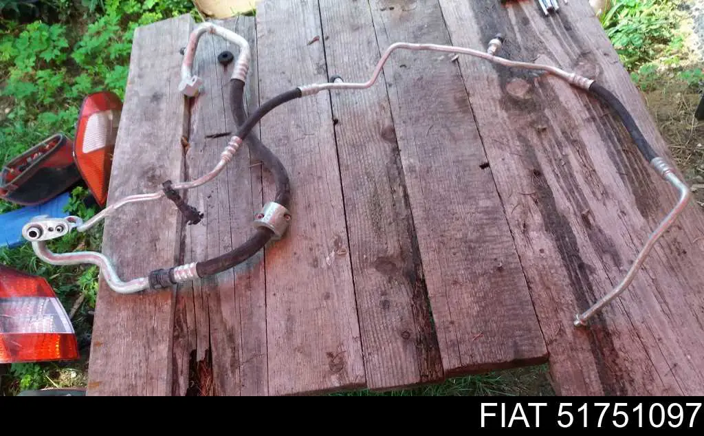 Купити 51751097 Fiat/Alfa/Lancia Шланг кондиціонера, від випарника до компресора
