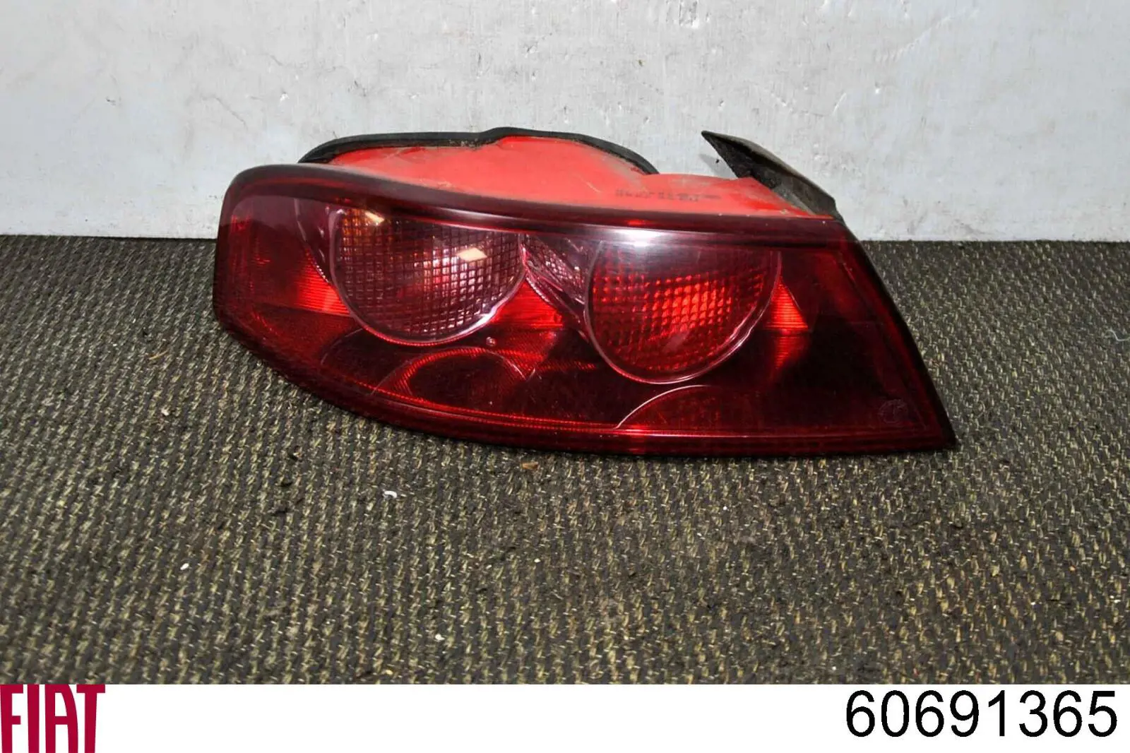 Задня ліва зовнішня фара Fiat/Alfa/Lancia 60691365 ціна, від 39.39 USD