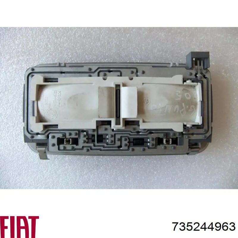 Плафон освітлення кабіни на Fiat Doblo (119)