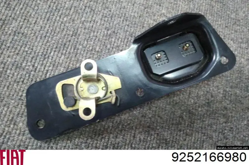 Купити 9252166980 Fiat/Alfa/Lancia Петля-зачіп (відповідна частина) замка задніх двостулкових дверей, лівий верхній
