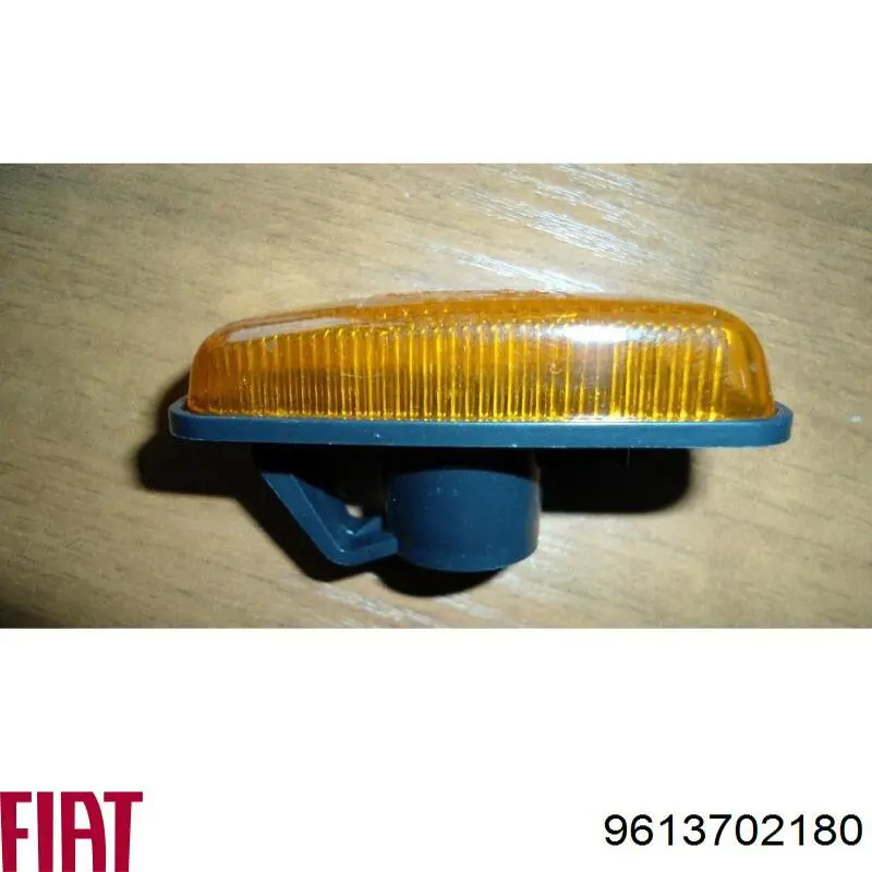 Повторювач повороту на крилі Fiat/Alfa/Lancia 9613702180 ціна, від 4.13 USD