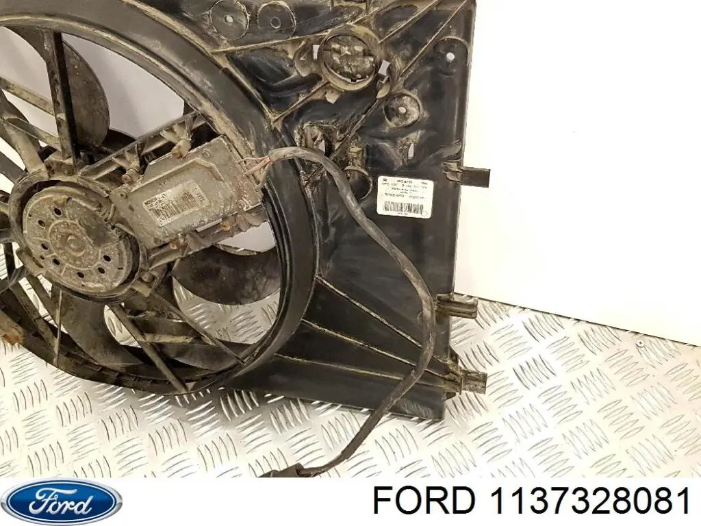 Купити 1137328081 Ford Дифузор радіатора охолодження, в зборі з двигуном і крильчаткою