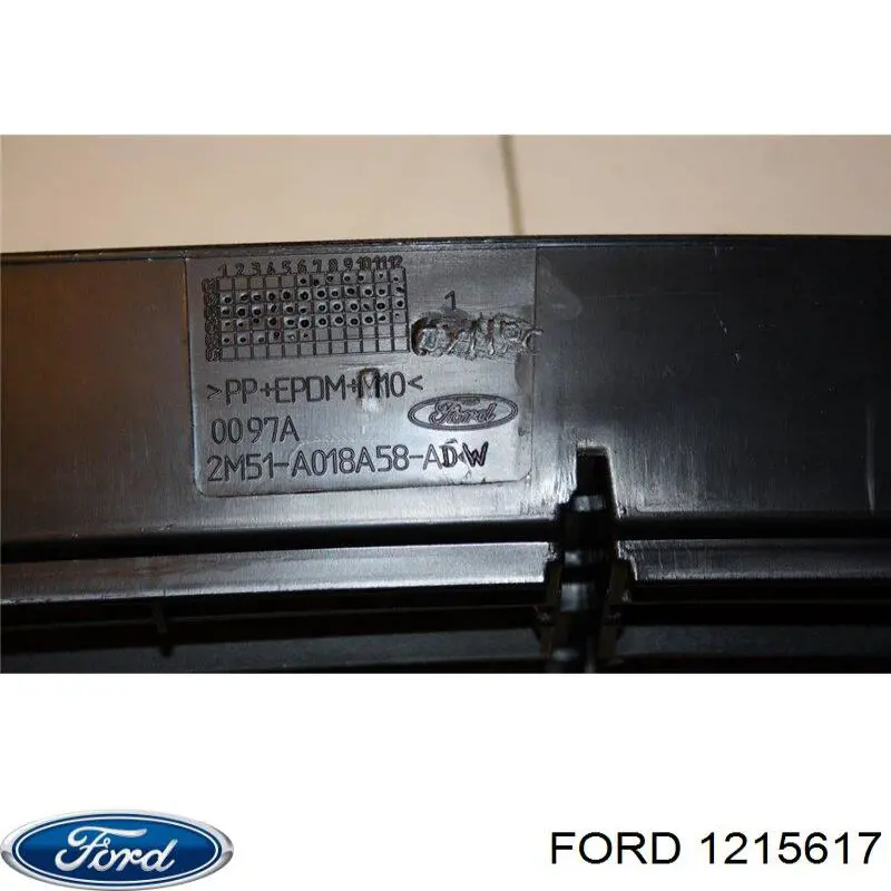 Решітка переднього бампера Ford 1215617 ціна, від 13.45 USD