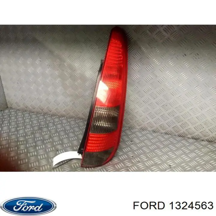 1324563 Ford ліхтар задній правий, зовнішній