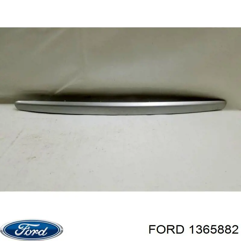 1365882 Ford Молдинг кришки багажника