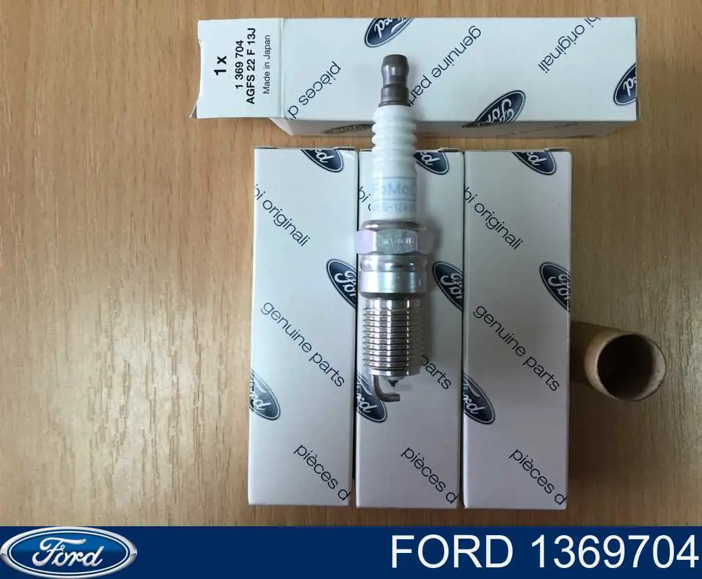 1369704 Ford Свіча запалювання
