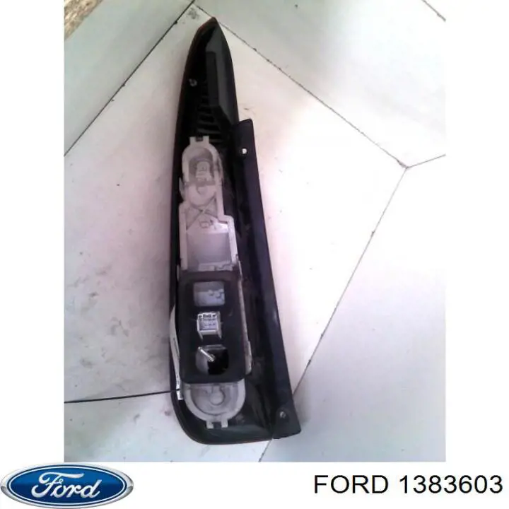 Задня права фара 1383603 Ford