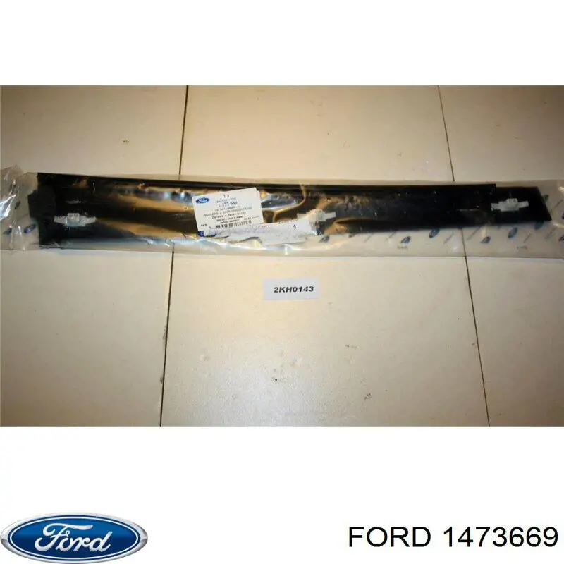 Накладка задньої двері, правої, вертикальна Ford 1473669 ціна, від 9.03 USD
