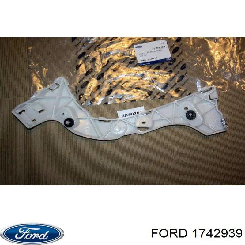 Кронштейн бампера заднього, лівий Ford Focus 3 (CB8) (Форд Фокус)