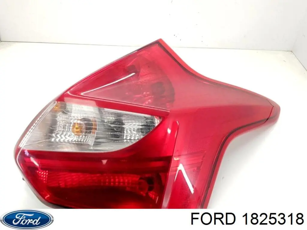 1825318 Ford Ліхтар задній правий