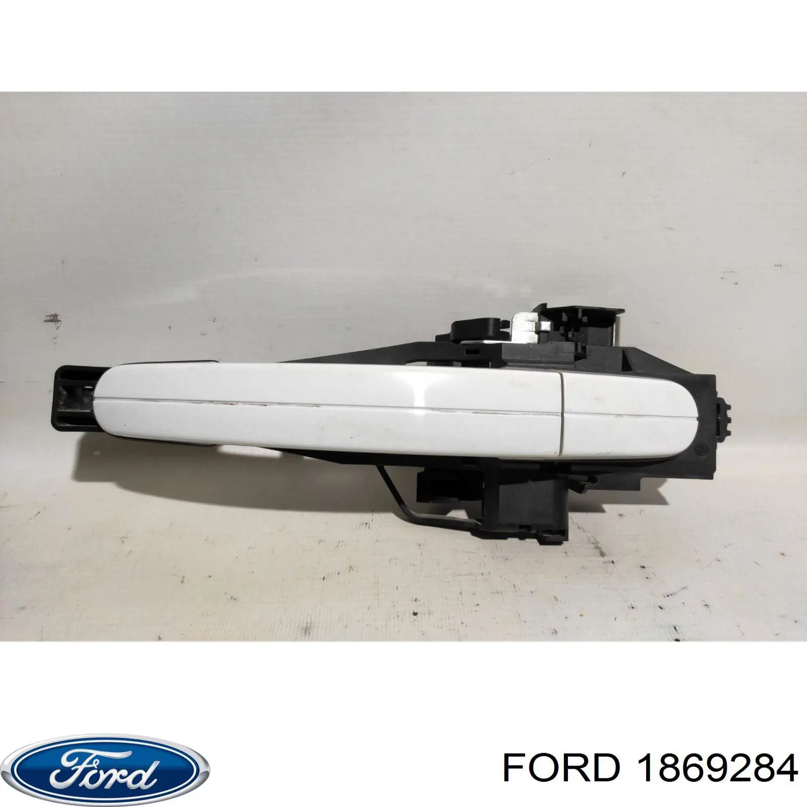Купити 1933899 Ford Тримач зовнішньої ручки дверей, передньої правої