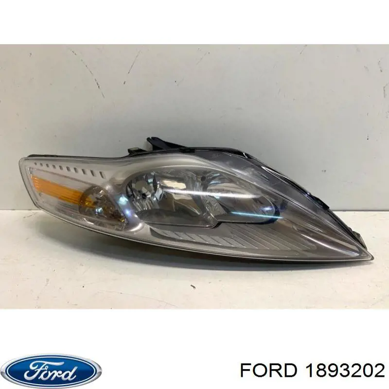 Фара права 1586981 Ford