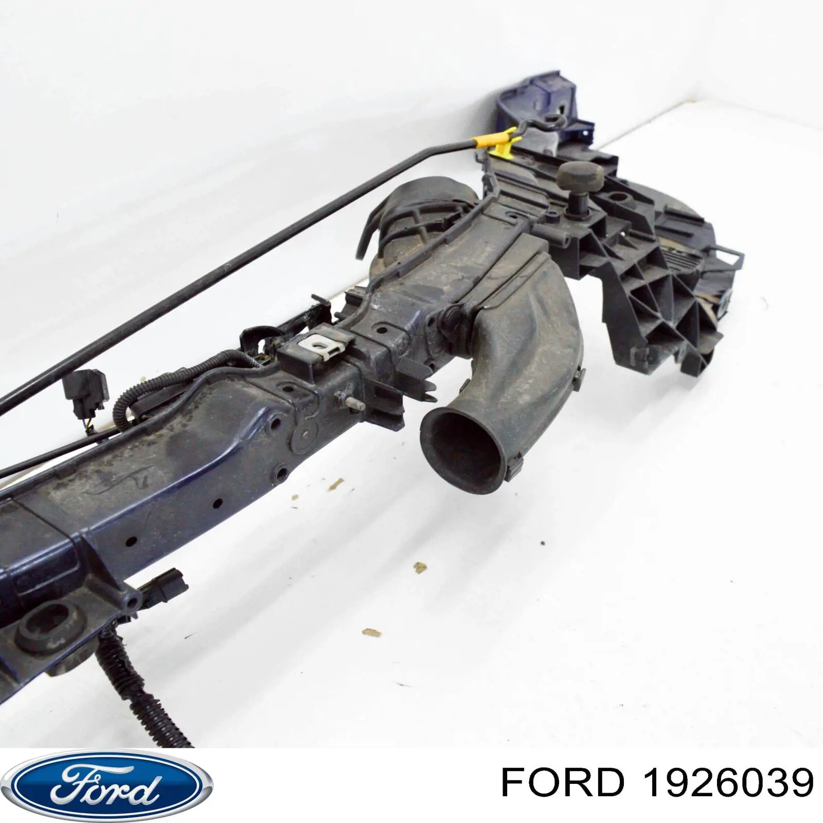 Купити 1845674 Ford Установча панель передня