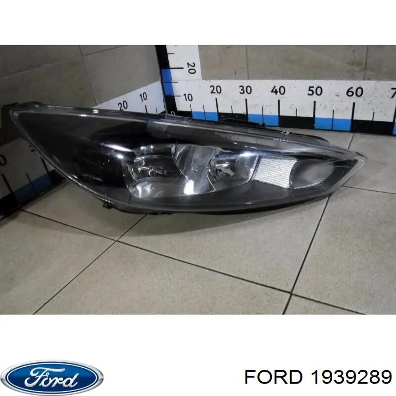 Фара правая Ford 2060592 ціна, від 233.77 USD